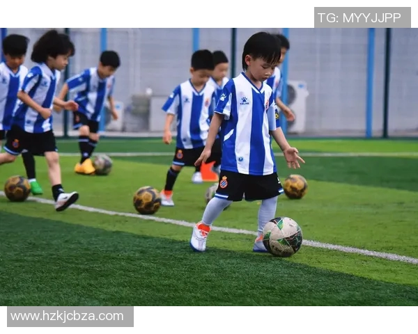 冈萨与磐田喜悦的激烈对决展现足球魅力与团队精神